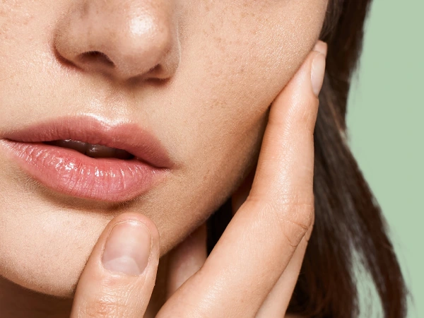 Biretix Lip Balm  Beneficios_600x450-04